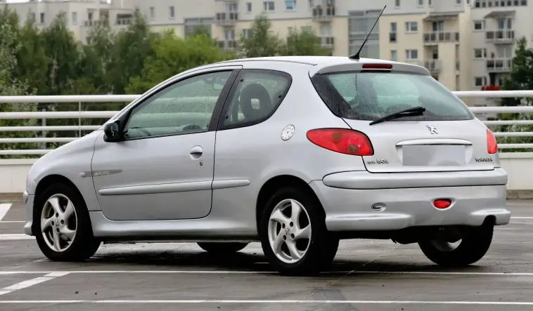 Peugeot 206 (2000-2002) schemat skrzynki bezpieczników